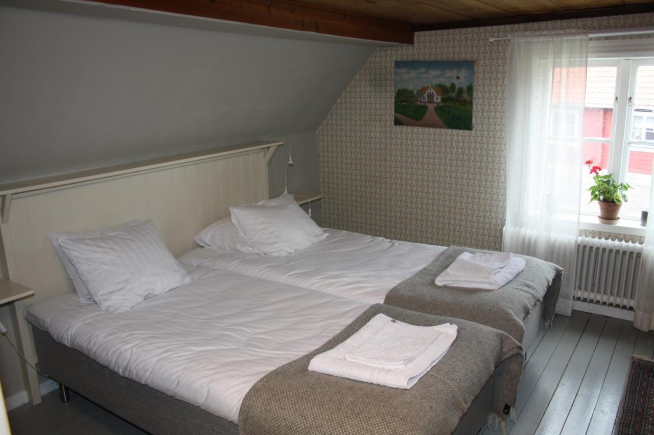 Appartement Ladugardens Pub & Sal à Enhorna Extérieur photo