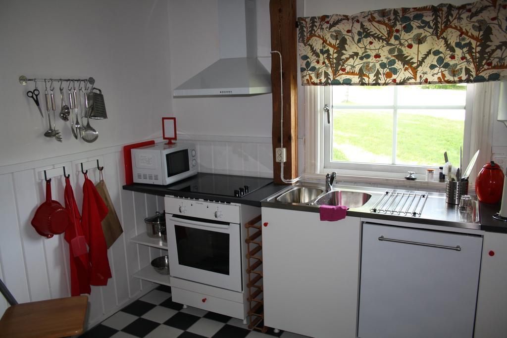 Appartement Ladugardens Pub & Sal à Enhorna Extérieur photo