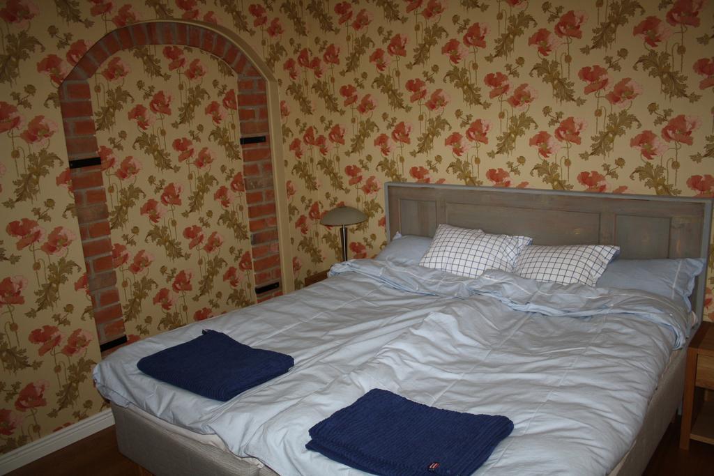 Appartement Ladugardens Pub & Sal à Enhorna Extérieur photo